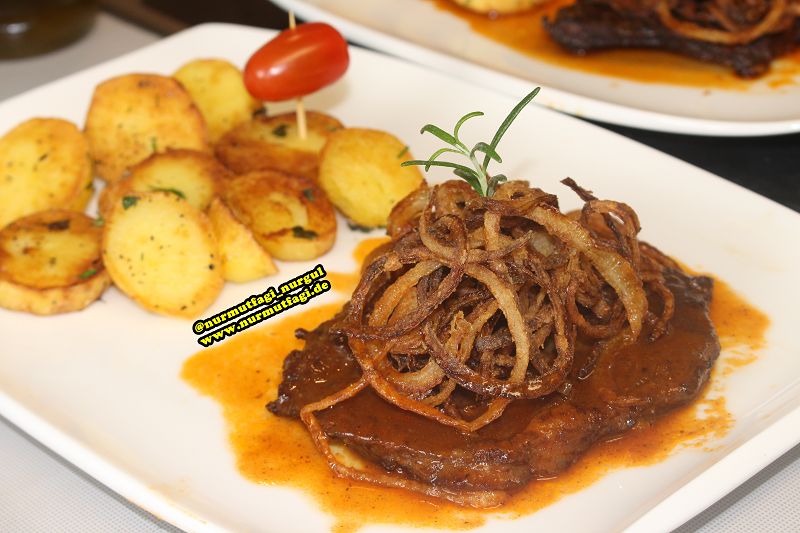 zwiebelrostbraten alman menüsü, soganli antrikot, tavada ...
