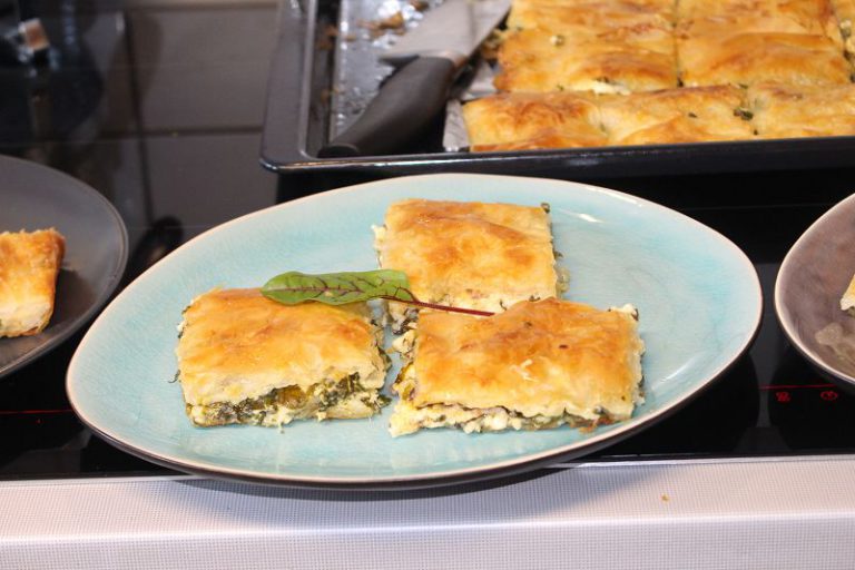 CITIR CITIR EN KOLAY TEPSI BÖREGI TARIFI, ISPANAKLI CITIR BÖREK Nur