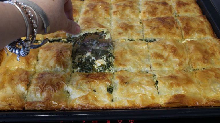 CITIR CITIR EN KOLAY TEPSI BÖREGI TARIFI, ISPANAKLI CITIR BÖREK Nur