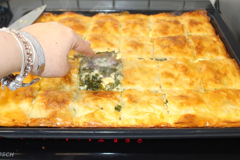CITIR CITIR EN KOLAY TEPSI BÖREGI TARIFI, ISPANAKLI CITIR BÖREK Nur