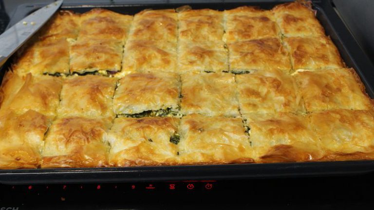 CITIR CITIR EN KOLAY TEPSI BÖREGI TARIFI, ISPANAKLI CITIR BÖREK Nur
