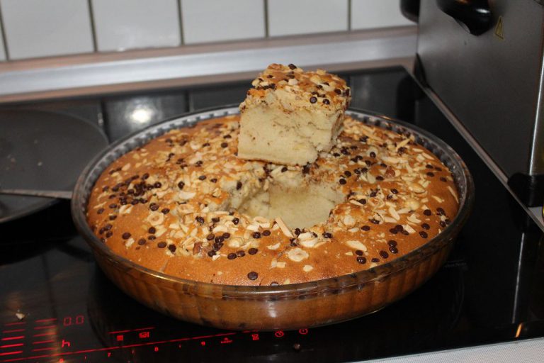 KABARMALARA DOYMAYAN YUMUŞACIK ANNE KEKİ; BORCAMDA KEK TARİFİ; YOĞURTLU