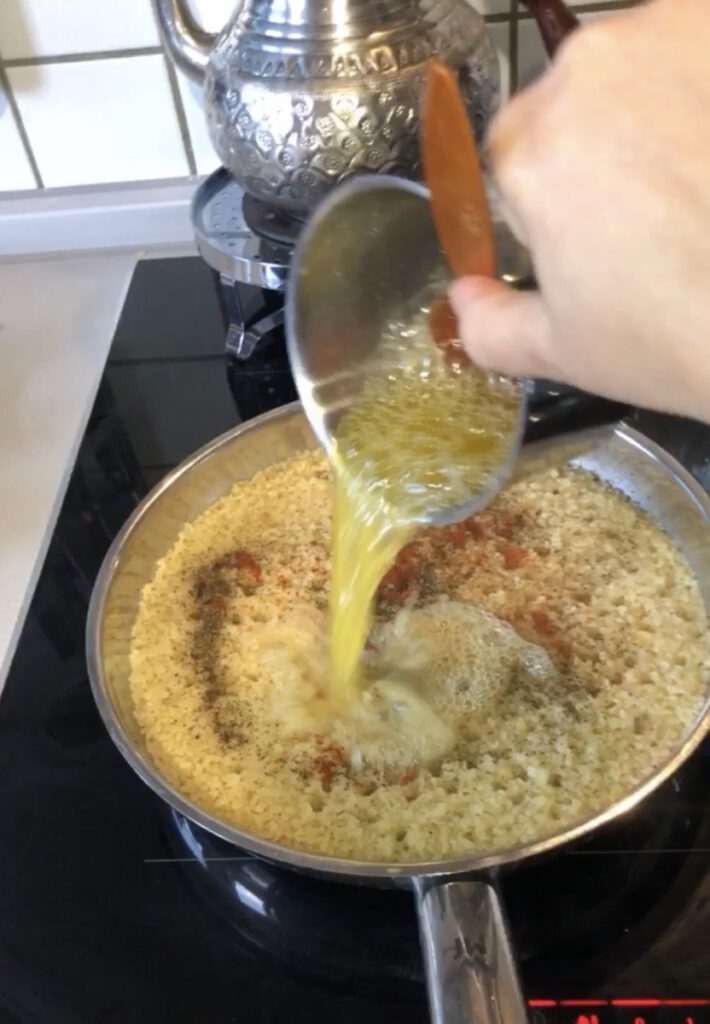 SALMA BULGUR PİLAVI ET SUYUNA SALMA TEREYAĞLI BULGUR PİLAV TARİFİ Nur