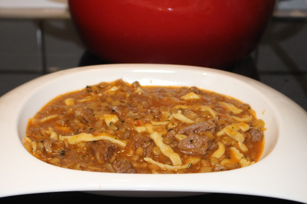 Mercimekli Kesme Aşı tarifi, etli mercimek aşı nasıl yapılır Nur Mutfağı
