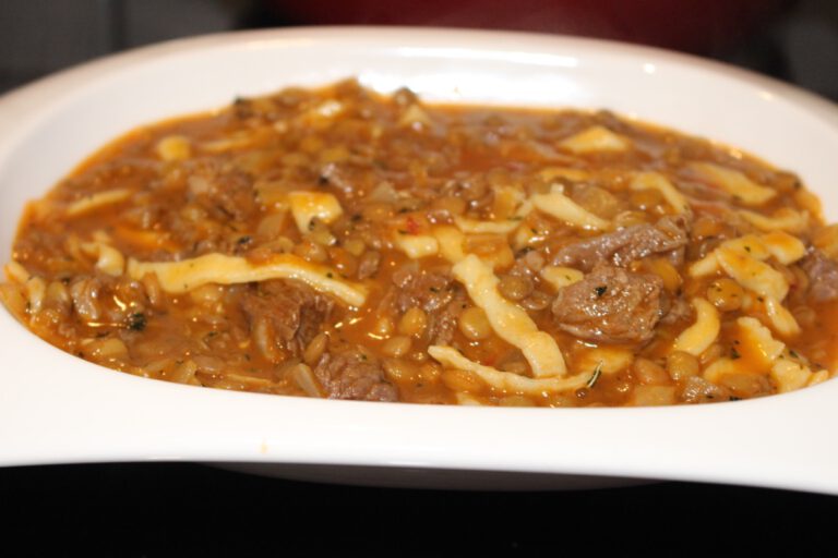 Mercimekli Kesme Aşı tarifi, etli mercimek aşı nasıl yapılır Nur Mutfağı